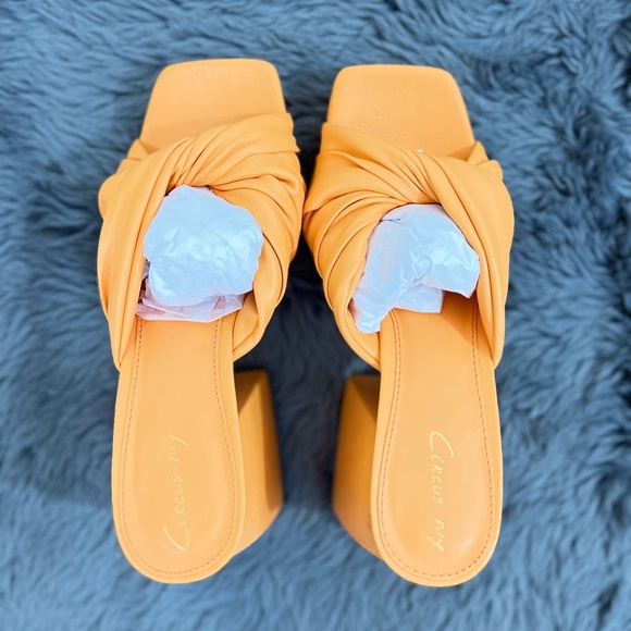 Circus Marianna, Creamsicle - Picture 8 of 11